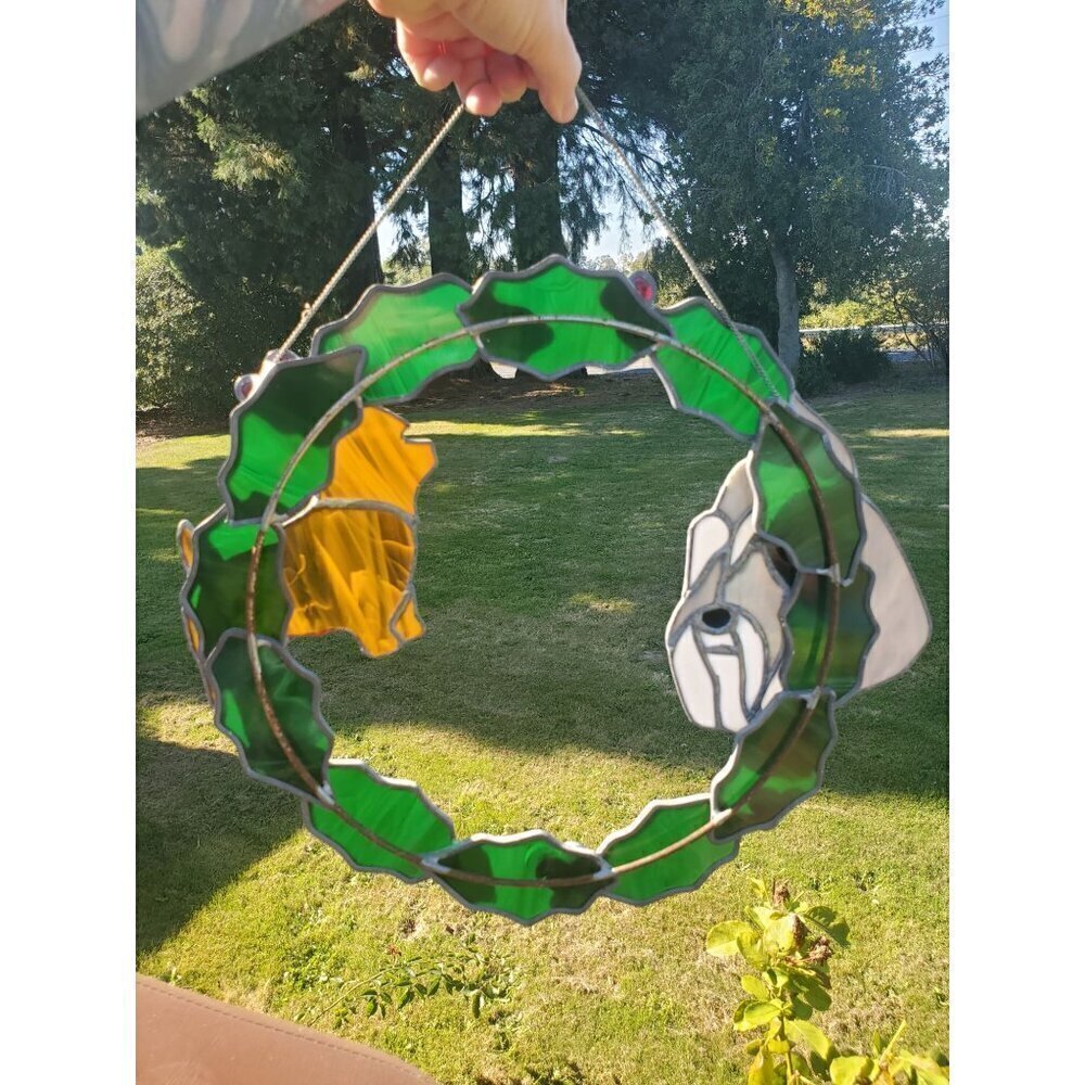 Handmade‎ Vintage Stained Glass Christmas Wreath Dogs Holly Leaves Berries - Picture 2 of 10